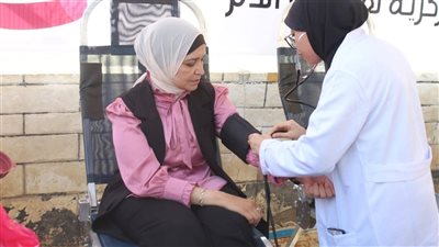 وكيل صحة بني سويف تتبرع بالدم في احتفالية اليوم العالمي: رسالة دعم إنساني وحث للمشاركة المجتمعية