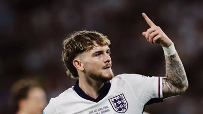 أستون فيلا يتوصل إلى اتفاق مع ليفربول لاستعارة إيليوت مع خيار الشراء 