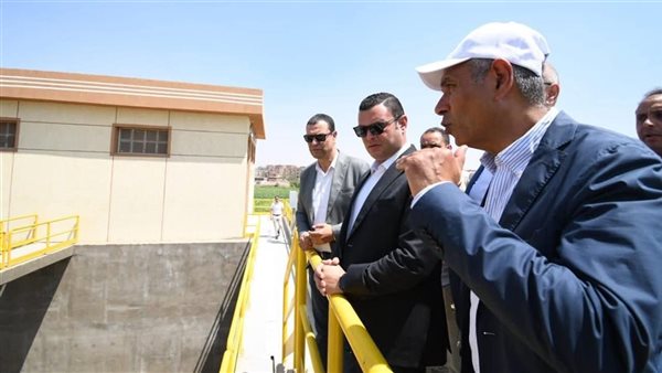 وزير الإسكان خلال