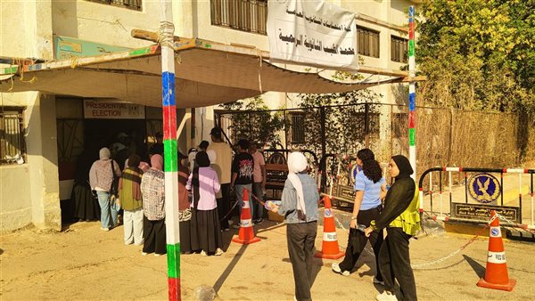 توافد الطلاب على