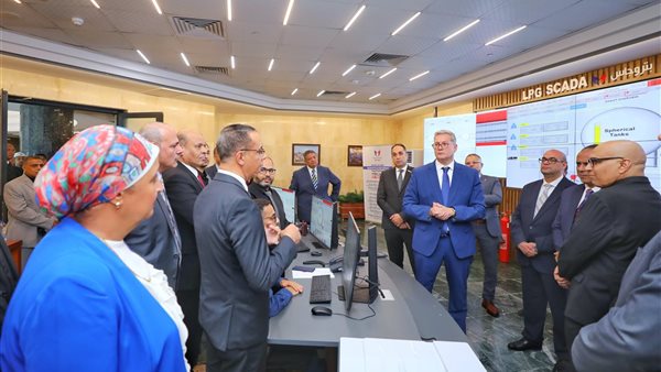  وزير البترول