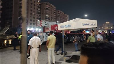 مصرع شخص سقط عليه ونش خلال وجوده بسيارته على الأوتوستراد