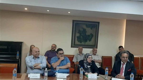 جانب من الندوة 