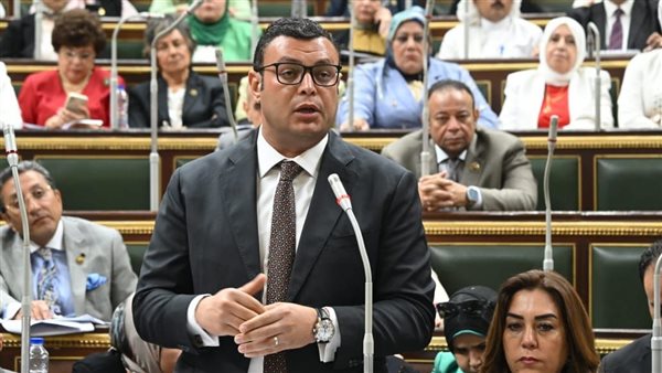 وزير الإسكان خلال