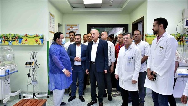 محافظ الأقصر بمستشفى