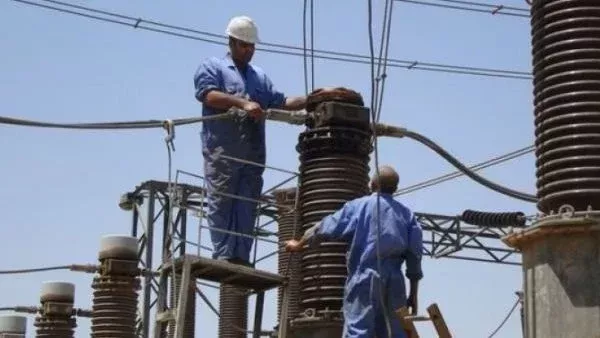 العاملين بالكهرباء-