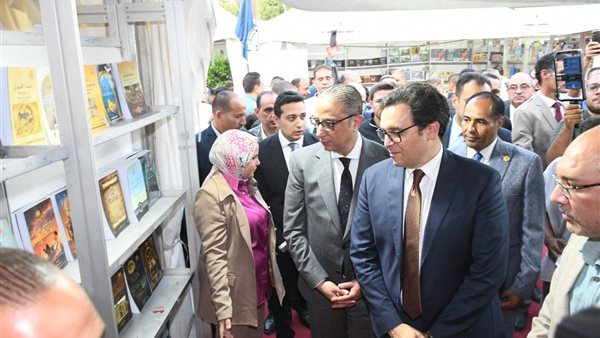 محافظ الفيوم ووزير