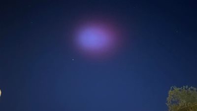 بعد رصده بعدد من المحافظات.. أستاذ فلك يوضح سبب ظهور ضوء أحمر في السماء