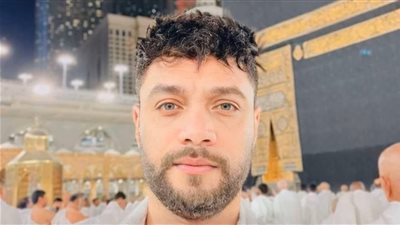 مقربة من أحمد عامر تكشف أسرارًا عن حياته: كان يتمنى الاعتزال.. ولم يغنِ يومًا بجانب راقصة 