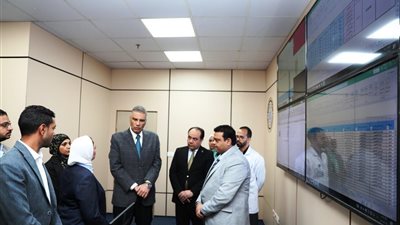 8 مستشفيات و89 وحدة صحية.. محافظ أسوان يتابع تطبيق منظومة التأمين الصحي الشامل