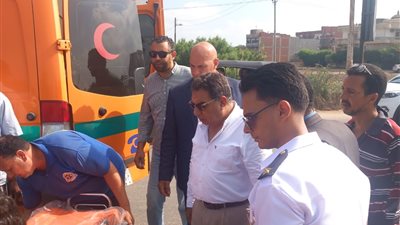 محافظ الدقهلية يوقف موكبه لإنقاذ مصابي حادث بلقاس