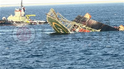 بعد توقفها بسبب ارتفاع الأمواج.. استئناف عمليات البحث عن 4 مفقودين في حادث غرق حفار بترول بجبل الزيت
