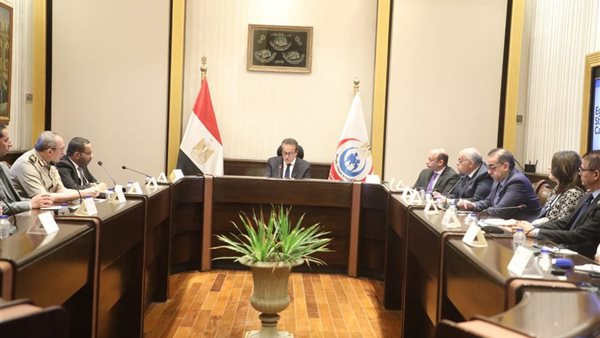 وزير الصحة خلال الاجتماع