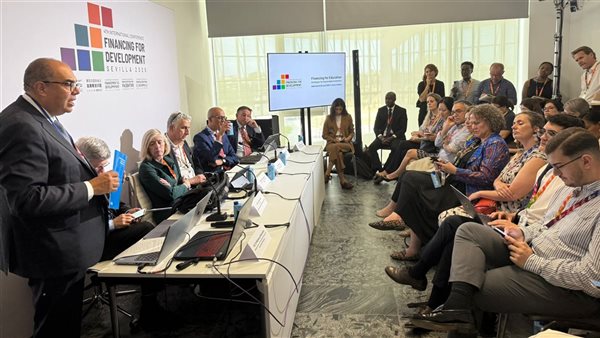 خلال اللقاء