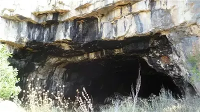 العلماء لم يصدقوا ما وجدوه.. اكتشاف هياكل ما قبل التاريخ وآثار حضارة غامضة داخل كهف بـ إسبانيا