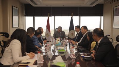وزير السياحة يبحث مع إحدى الشركات الصينية سبل تطوير منتج السياحة النيلية في مصر