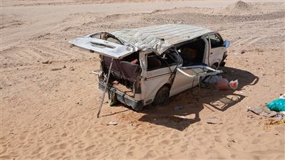 إصابة 10 أشخاص إثر انقلاب ميكروباص على طريق القاهرة - الفيوم