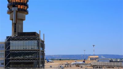 إلغاء 1500 رحلة وتأثر 300 ألف مسافر.. استمرار إضراب مراقبي الحركة الجوية في فرنسا