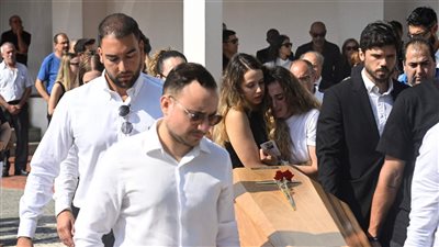 لقطات من جنازة جوتا.. انهيار والدته وزوجته وحضور لاعبي ليفربول ووداع خاص من صديق عمره