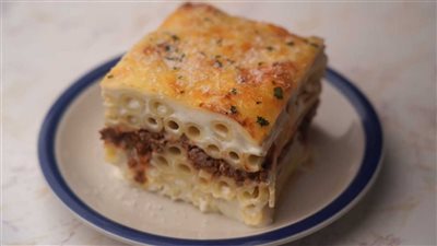 أسهل طريقة عمل مكرونة بالبشاميل بنكهة جديدة.. مش هتاخدي وقت في تحضيرها