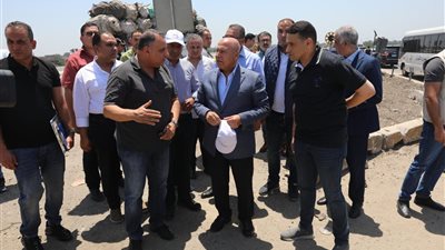 مصادر: وزير النقل تابع تطورات تصادم ميكروباصين على الطريق الإقليمي الجديد من موقع الحادث