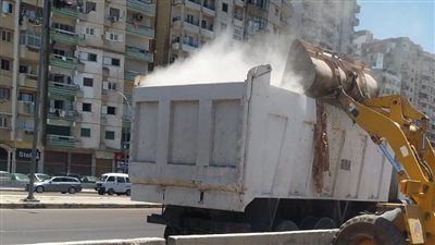 لسهولة حركة سير المواطنين.. إزالة 50 طن مخلفات ردم بالإسكندرية