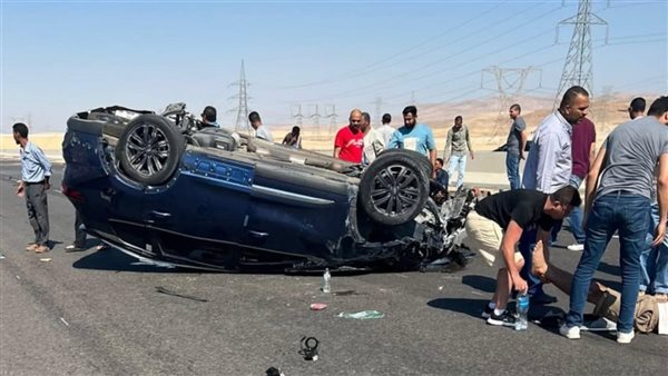 انقلاب سيارة بطريق