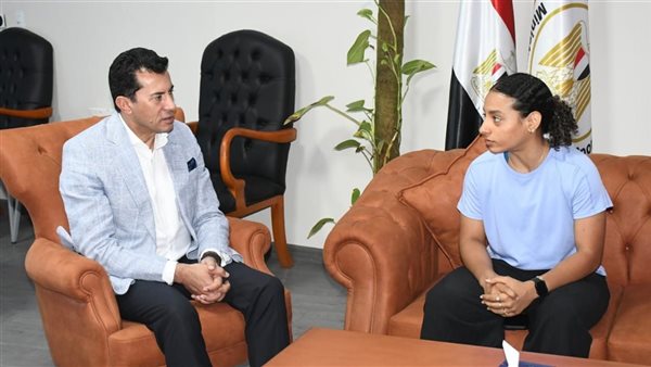 وزير الرياضة وكنزي