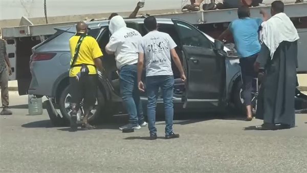 ضابط أمريكي يتدخل