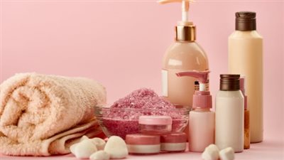 هل يمكن لمنتجات العناية الشخصية اليومية أن تصيب بسرطان الثدي؟.. استشاري يوضح 