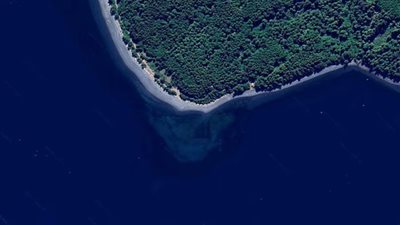 خرائط جوجل ترصد جمجمة غامضة في مياه كندية تثير جدلًا حول الزوار الفضائيين.. ما القصة؟ 