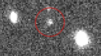 علماء يرصدون جسمًا غامضًا يخترق النظام الشمسي