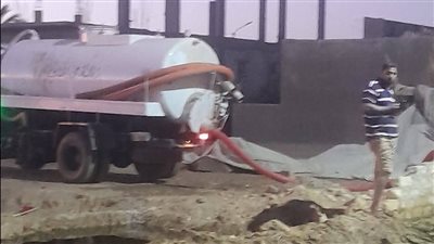 بعد نشر القاهرة 24.. محافظ السويس يوجه بسحب المياه من منازل متضررة في كبريت البحارة