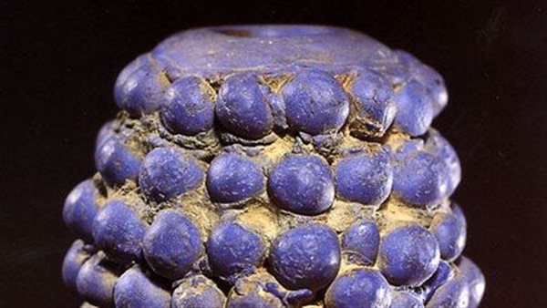 إناء على هيئة عنقود