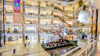 علامات تجارية عالمية تغلق أبوابها في بعض المولات بسبب حريق سنترال رمسيس وتعطل المعاملات المالية