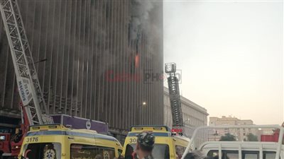 وفد من جهات التحقيق يعاين موقع حريق سنترال رمسيس