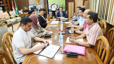 محافظ المنوفية يستعرض خطط المحاور البديلة بعد قرار غلق الطريق الإقليمي