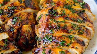 تبني العضلات.. طريقة عمل صدور الدجاج المشوية الصحية للدايت والرياضيين