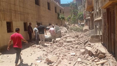 انهيار مئذنة أحد المساجد الأثرية بالغربية أدى لتهشم سيارتين