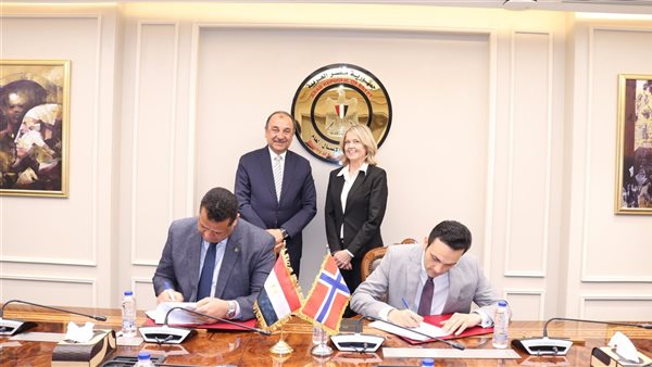 خلال التوقيع