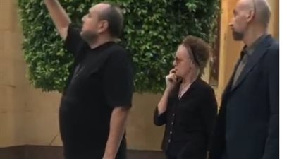 هبة عبد الغني تصل إلى مسجد الحامدية الشاذلية لاستقبال عزاء والدتها