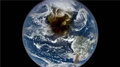 علماء يرصدون جسمًا غامضًا في النظام الشمسي.. هل جلب كويكب 2017 شيئًا معه؟