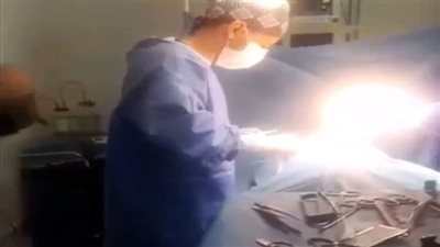 على أغاني المهرجانات.. فيديو لأطباء يرقصون خلال إجراء عملية جراحية يثير ضجة في المغرب
