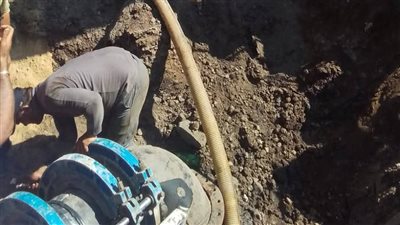 بعد انقطاع 4 ساعات.. انتهاء أعمال الإصلاح وعودة المياه بكامل طاقتها في كوم حمادة بالبحيرة