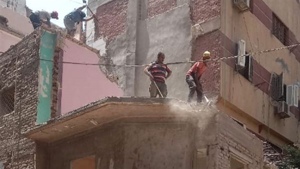 جانب من إزالة العقار