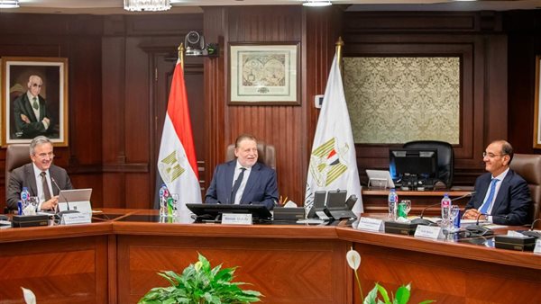 خلال الاجتماع 