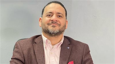 علاج نفسي يتحول لأزمة.. طبيب يزعم تعرضه لابتزاز من مريض 