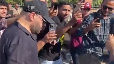 صاحب عمره.. محمد سعد يشارك في جنازة سامح عبد العزيز لإلقاء نظرة الوداع على رفيق الرحلة