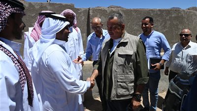 محافظ جنوب سيناء يلتقي أهالي تجمع الحسوة بوادي فيران ويستمع إلى مطالبهم بحضور نواب البرلمان