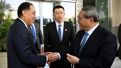 رئيس الوزراء ورئيس مجلس الدولة الصيني يترأسان جلسة مباحثات موسعة